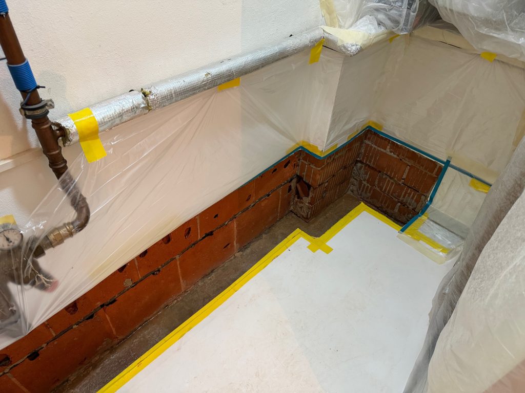 Vorbereitung der Kellerabdichtung bei drückendem Wasser im Wand-Boden-Anschluss