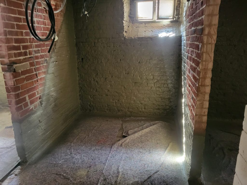 K2 Zwischenschicht der Kellerabdichtung auf Ziegelmauerwerk im Altbaukeller